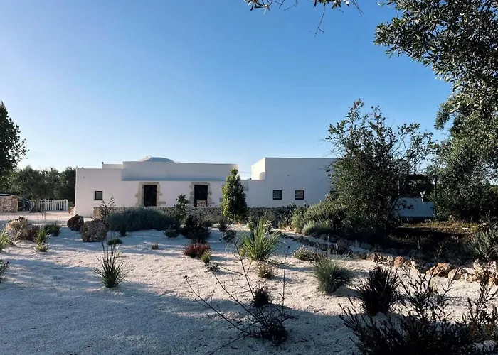 Casa La Saracena 빌라 오스투니